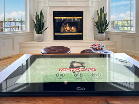 Spacious 5-BR Retreat • 2 Kitchens • Hot Tub