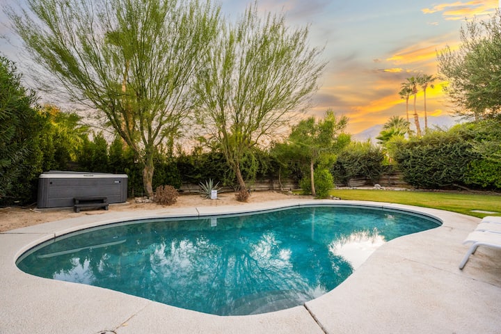 Casa Tiara: A Fun Bright Relaxing Desert Retreat - Palm Springs, CA