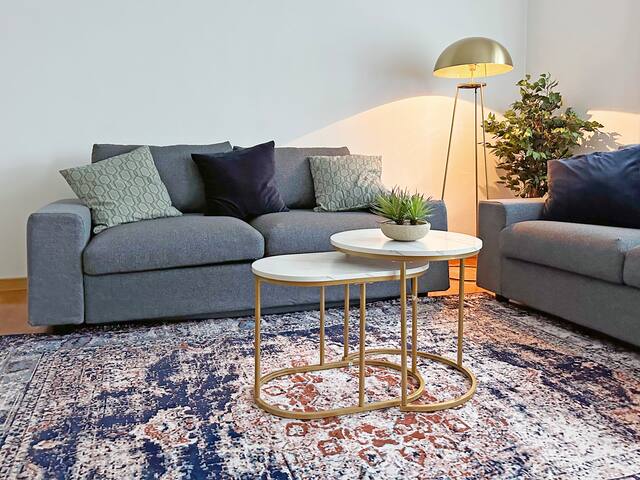 Central Quite Apartment, 2 bedrooms + Big Balcony