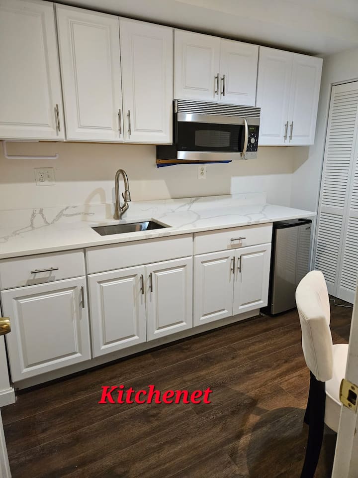 Cozy 2 Bedrooms, Kitchenet, Dining, Living, Lake! - 費爾法克斯