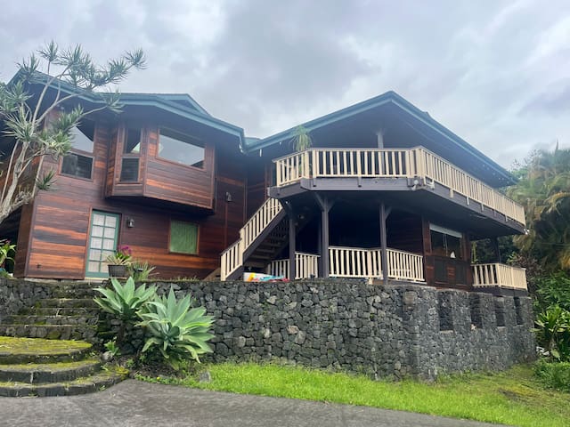 Beautiful Spacious Home w/Expansive Ocean Views