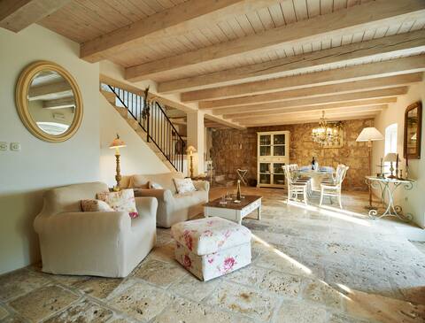 Popular Airbnb listing: Villa Lemonia Dubrovnik PrivatePool in green oasis in Trsteno