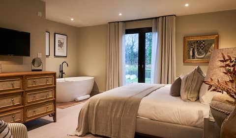 Calmwaters House at Avington Estate