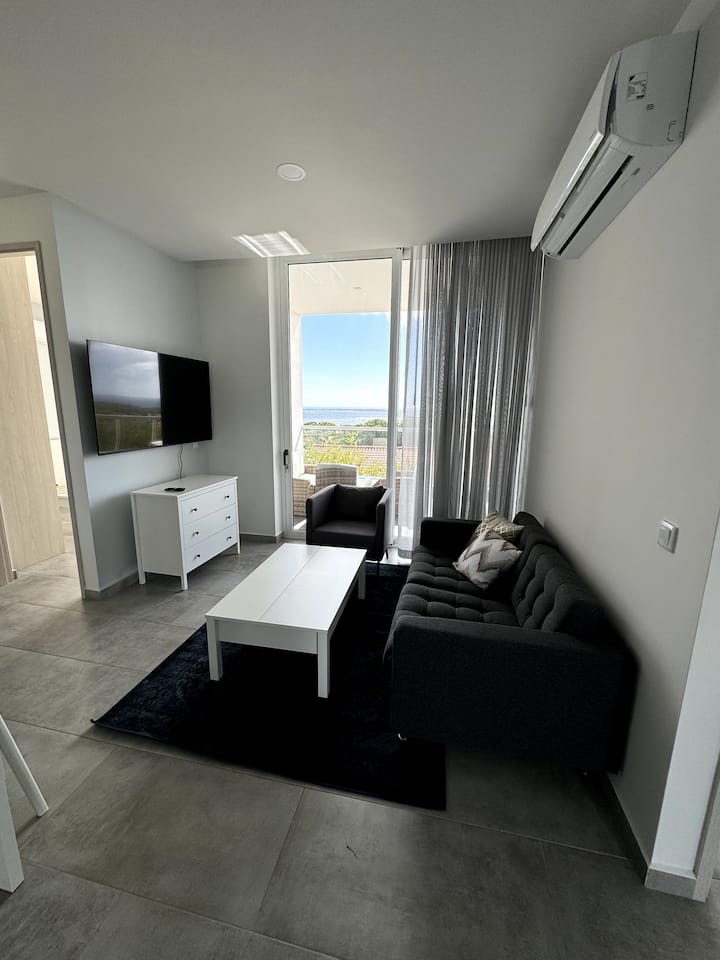 Pool, Gym & Ocean View 2br Condo At Grand View H2 - Curaçao