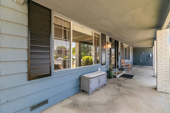 Spacious 4BR Quiet Retreat w/ Huge Backyard in MV gallery image 5