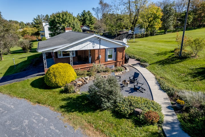 Belltop 3 Bedroom, 1.5 Bath Home - Harrisonburg
