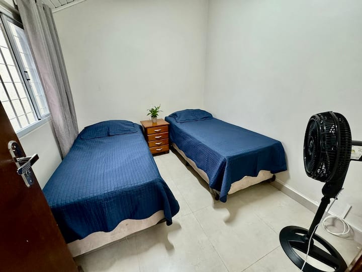 Стая №4 разполага и с две единични легла, които могат да бъдат сглобени за двойка. 