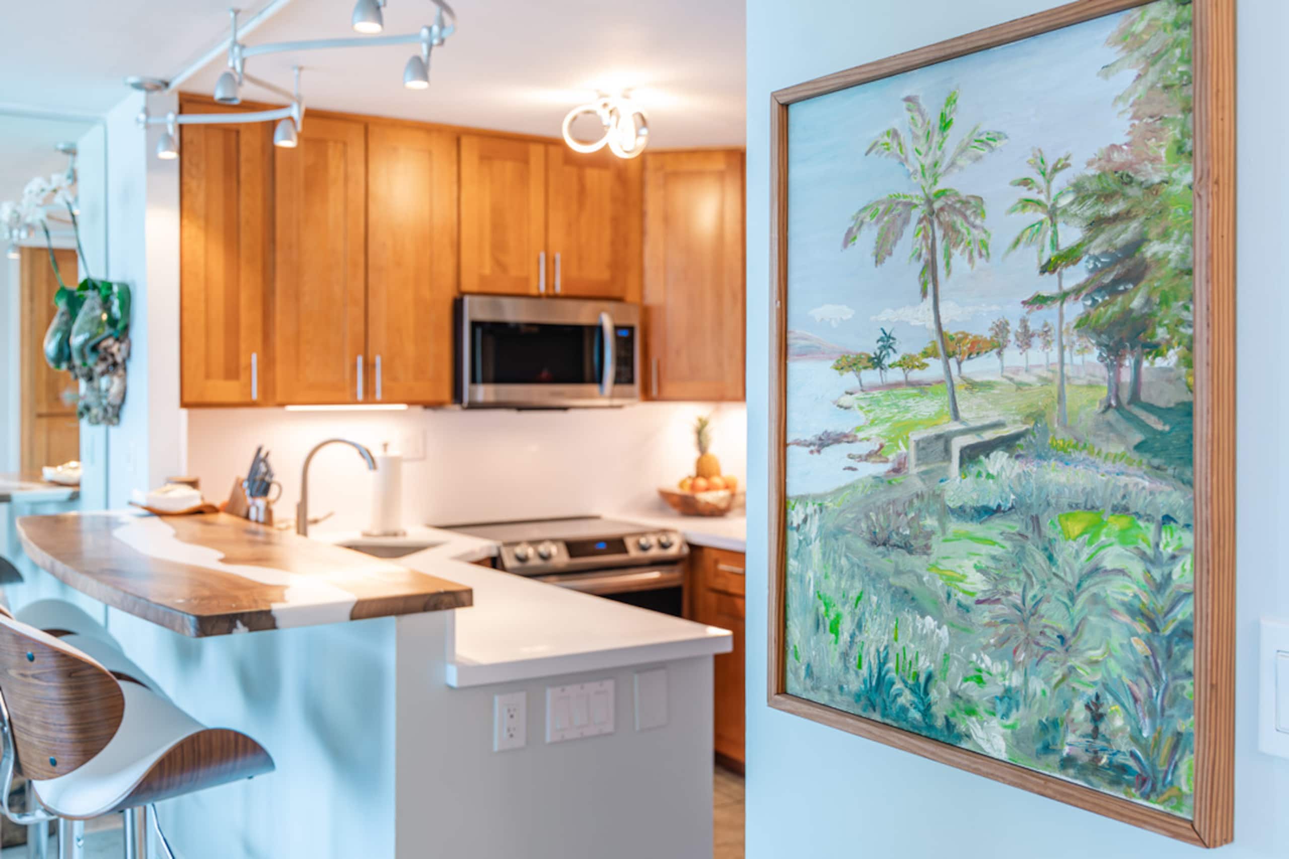 Luxury Oceanfront Penthouse - Waikiki Views - Image 15