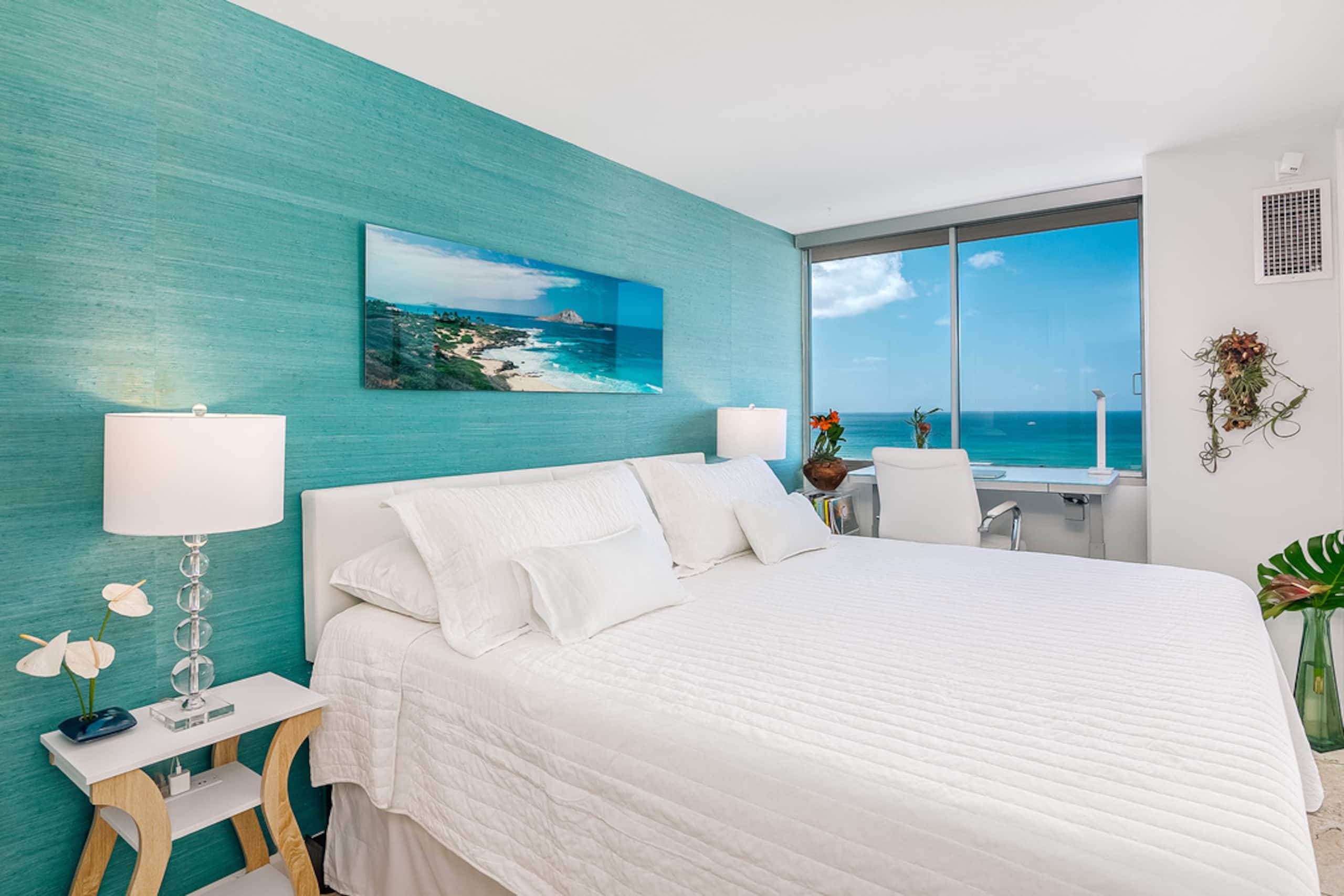 Luxury Oceanfront Penthouse - Waikiki Views - Image 1
