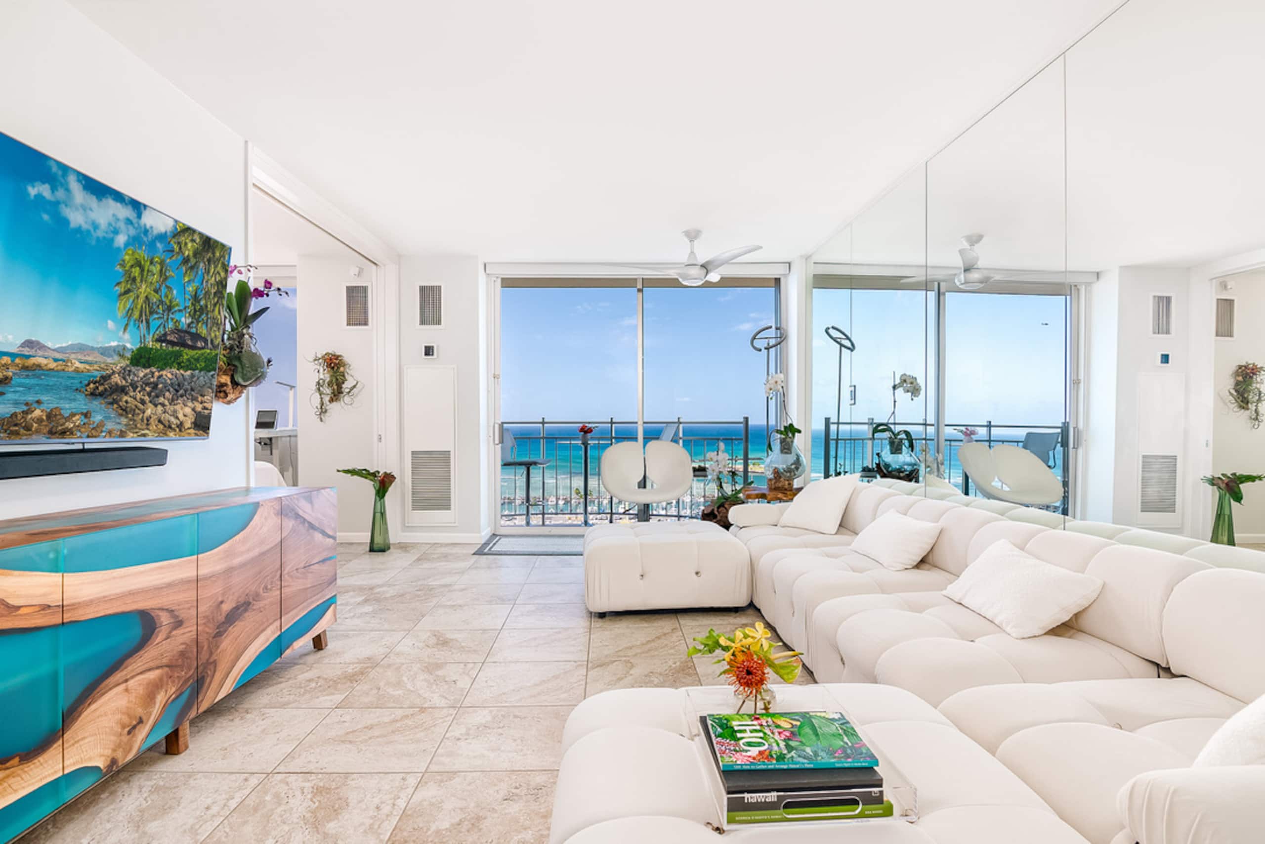 Luxury Oceanfront Penthouse - Waikiki Views - Image 3