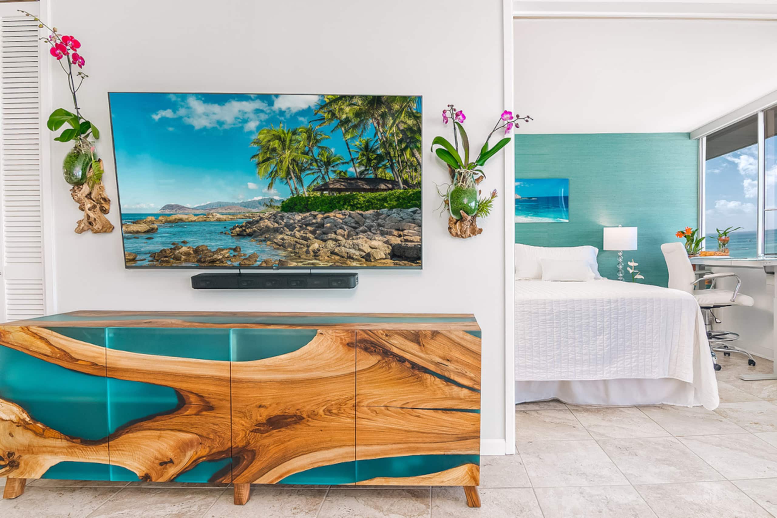 Luxury Oceanfront Penthouse - Waikiki Views - Image 6