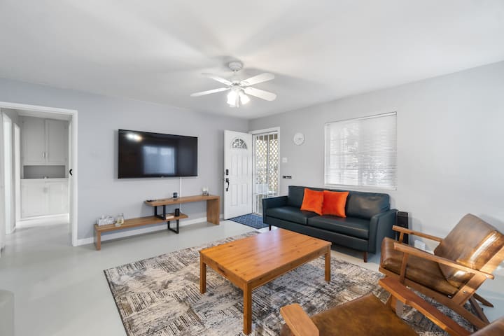 Oside Beach Retreat - Oceanside, CA
