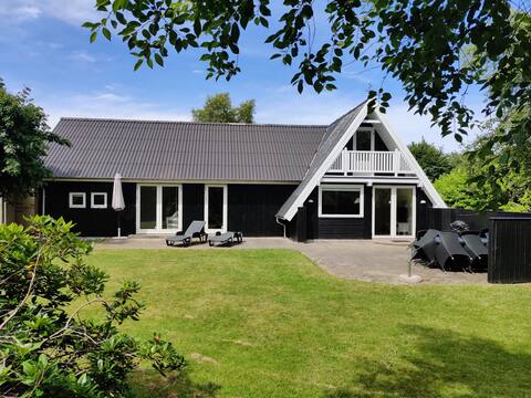 Newly renovated cottage close to forest and beach