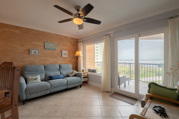 Walk To Beach - Ocean Views - Pools - Palm Beach, TX