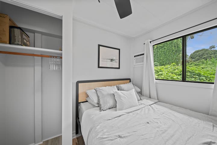Peaceful Haven - Cottage Unit B
غرفة نوم - سرير بحجم كبير 