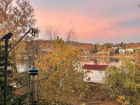 Romantic Riverside Retreat