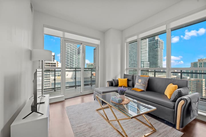 Cozy Two Bedroom Dunfield Ave