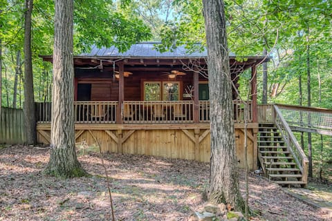 Shamrock Hideaway w/ Party Barn and Hot tub