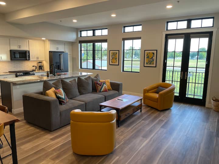 Blue Line Condo, At The Ice Haus, Downtown Luxury - Sheridan, WY