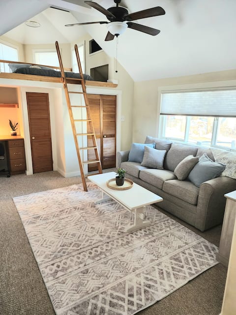 Cozy Summer Loft