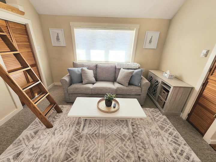 Cozy Winter Loft - Newbury, NH