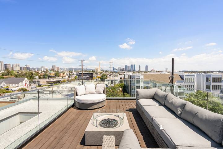 Luxurious Westside Townhome with Views and Parking gallery image 2