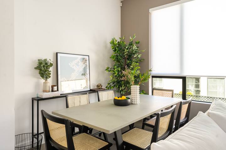 Luxurious Westside Townhome with Views and Parking gallery image 4