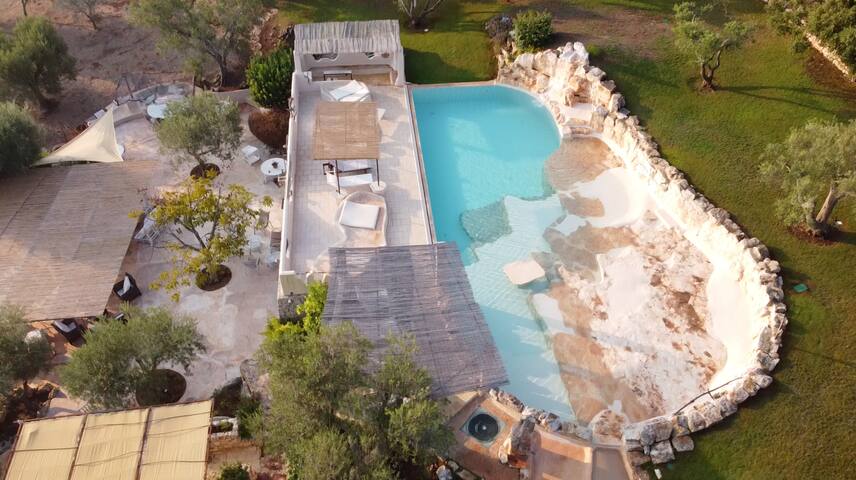 Trullo Granaio: piscina nella roccia e natura gallery image 5