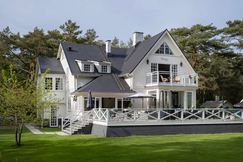 Turn-of-the-century house / New England