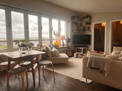 Apartment with view of the city