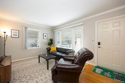 Quiet, Peaceful
3br Furnished House w/ Work Space