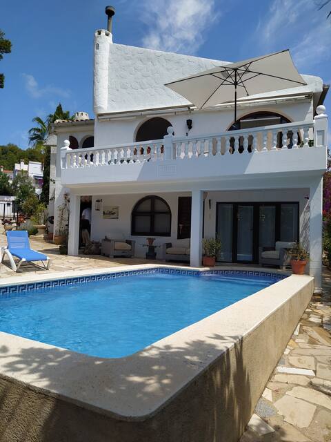 Villa in a quiet location in Las Fuentes with pool