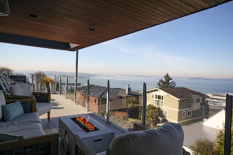 Luxe Mod City Home +Hot Tub+Parking+AC+Bag storage