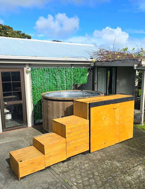 100m to Beach! Hot tub! The ultimate beach house!