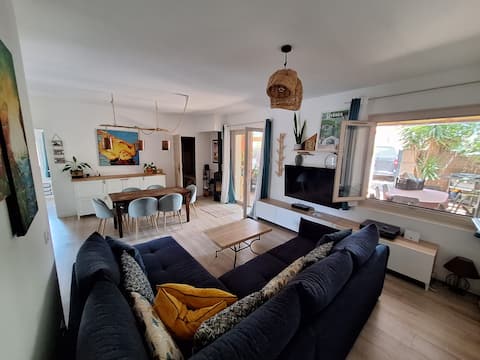 Popular Airbnb listing: Ground floor independent house La Capte beach in Hyères