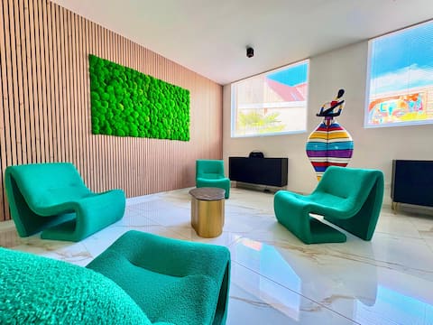 250 m² Loft – Rooftop Terrace, Parking, Netflix