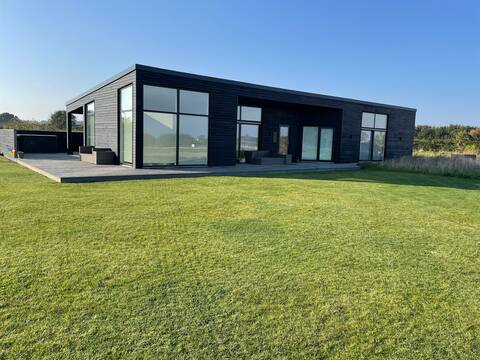 Cottage with outdoor spa and sauna in Mørkholt/Hvidberg