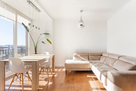 Successful Airbnb property: Bright and Equipped for Seasonal Stays in L'eixample