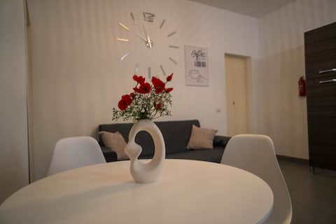 Top performing Airbnb: Maison Alexeur - Entire Apartment in Crotone
