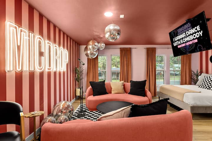 Karaoke + Pickleball + Pool + Get Ready Station - Houses for Rent