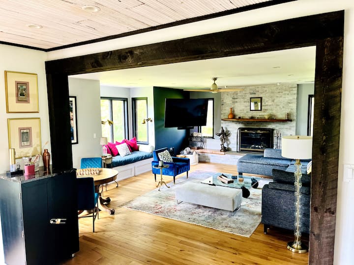 Stylish Farmhouse W/fireplace By Downtown & Nature - Lake Taghkanic State Park, Ancram