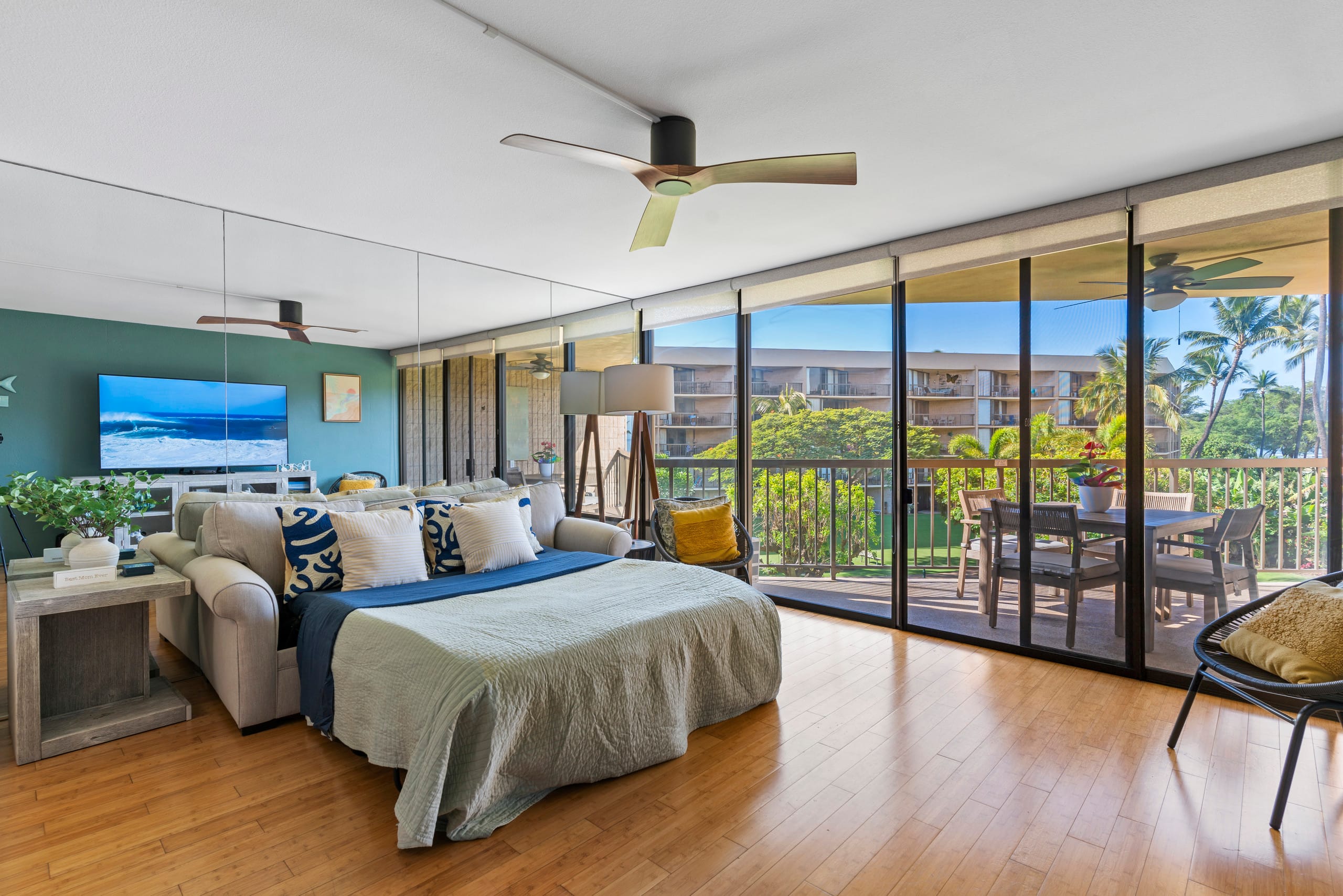 Beautifully remodeled beach front condo - Image 1
