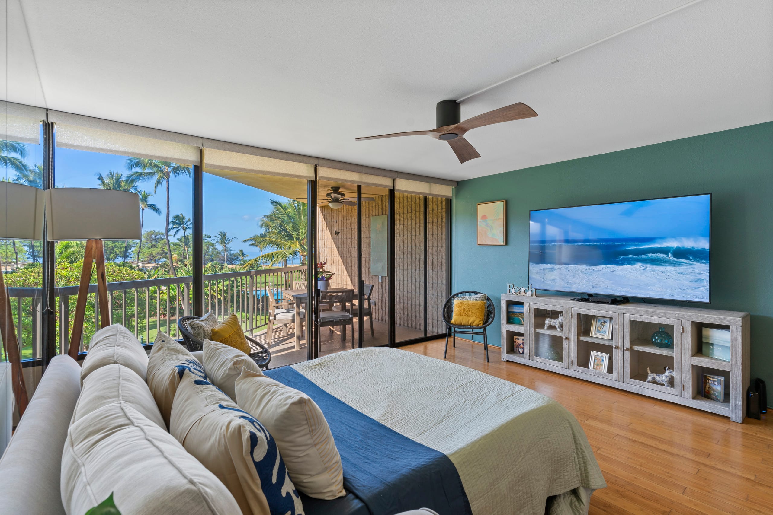 Beautifully remodeled beach front condo - Image 2