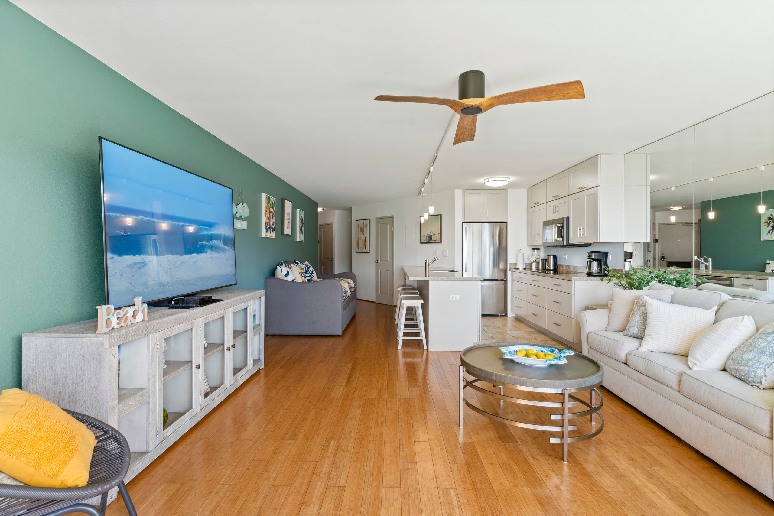 Beautifully remodeled beach front condo - Image 8