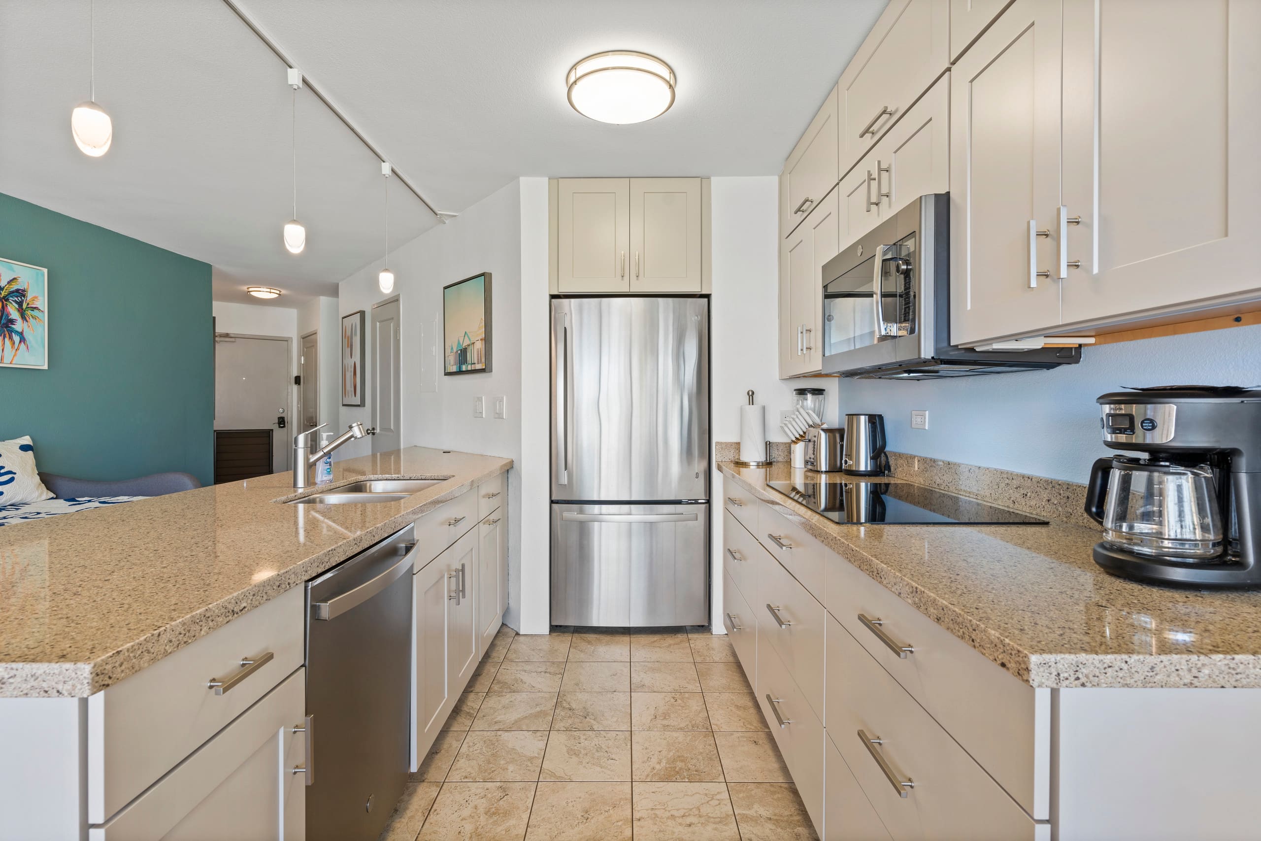 Beautifully remodeled beach front condo - Image 10