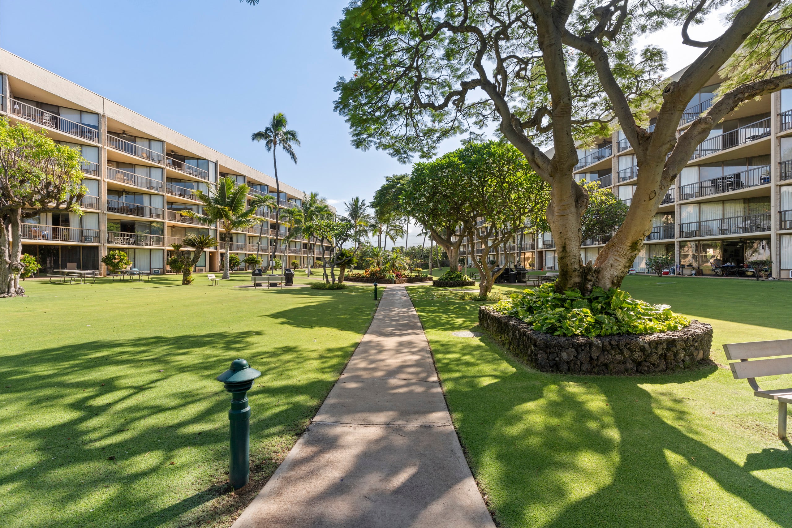 Beautifully remodeled beach front condo - Image 27