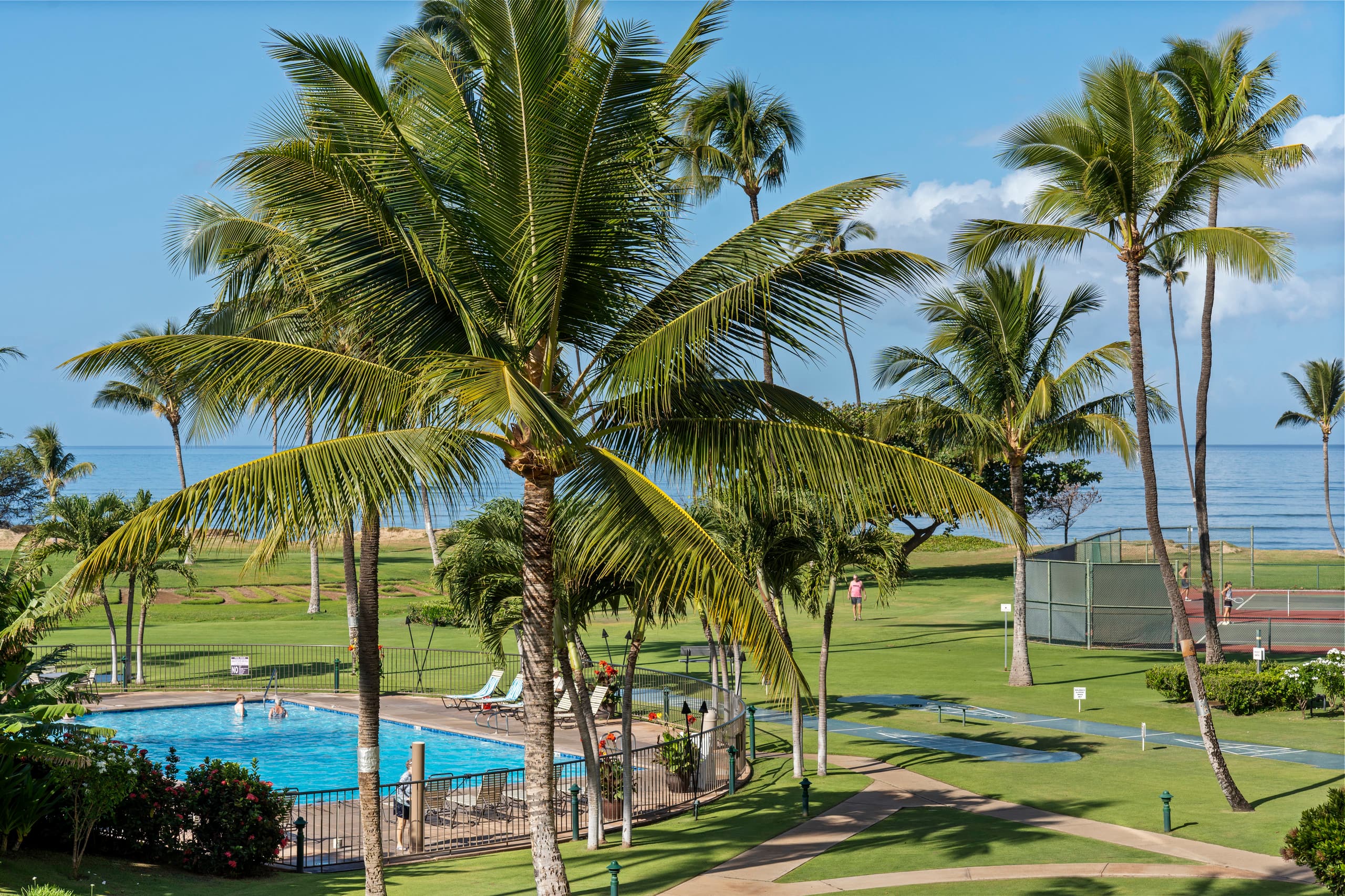 Beautifully remodeled beach front condo - Image 36