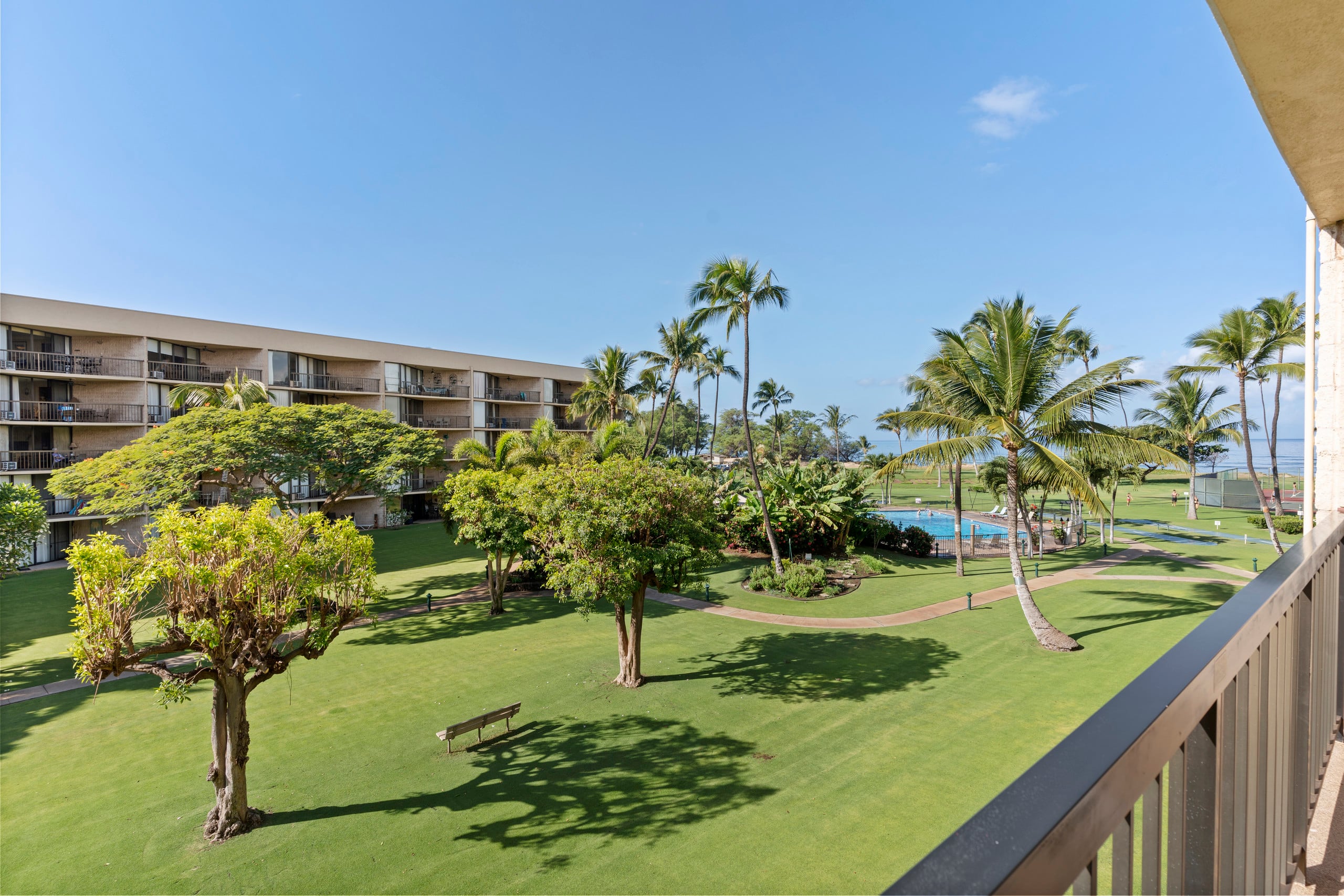 Beautifully remodeled beach front condo - Image 31