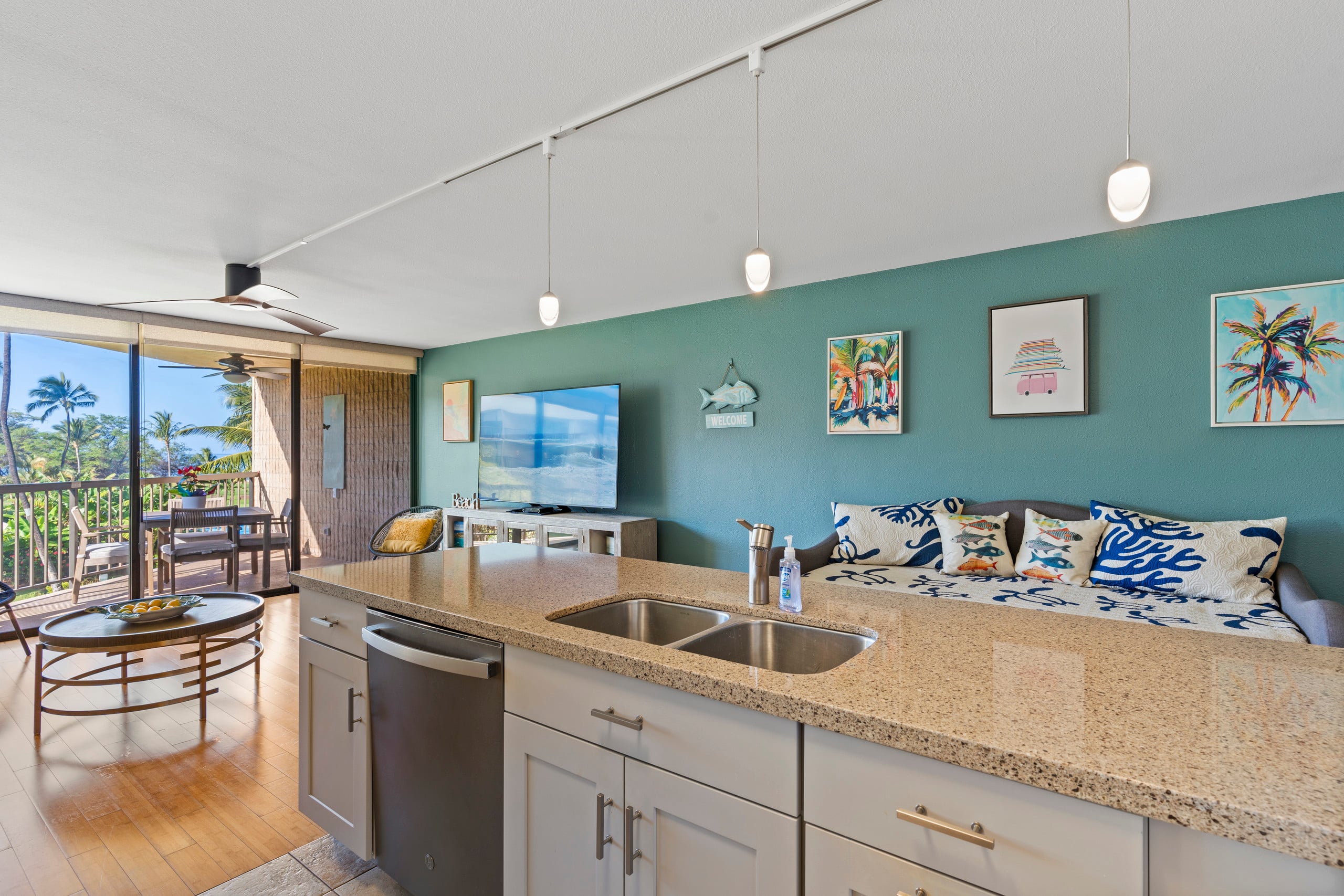 Beautifully remodeled beach front condo - Image 9