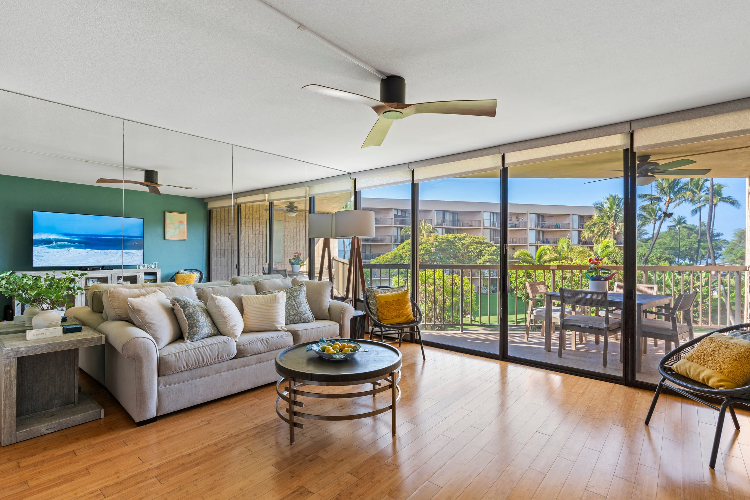 Beautifully remodeled beach front condo - Image 3